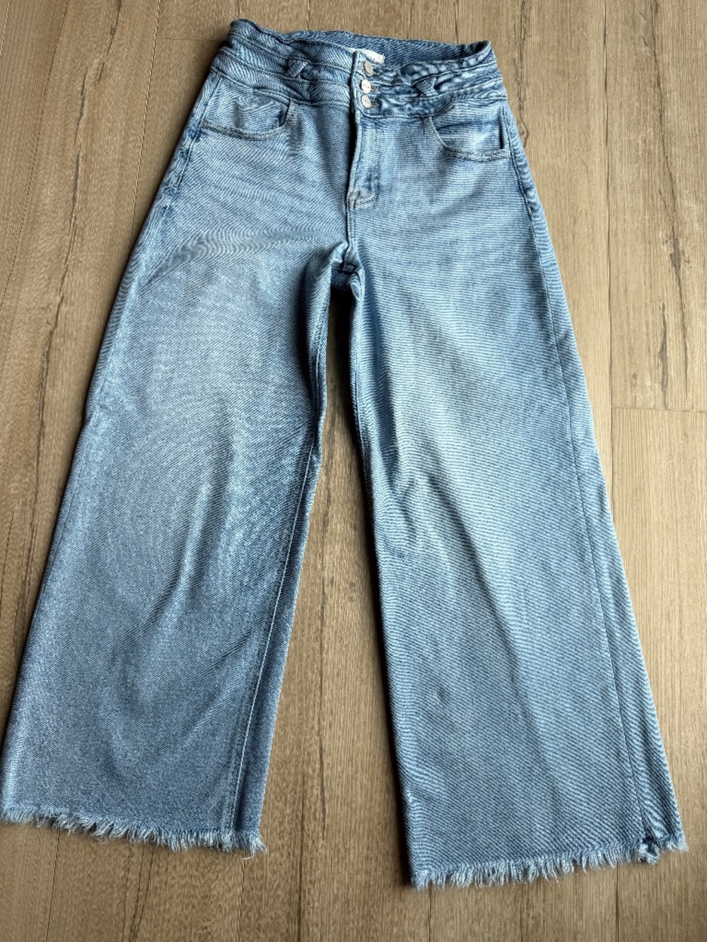 RISEN NWOT High Rise Crop Wide  Band Detail Jeans size 9/29